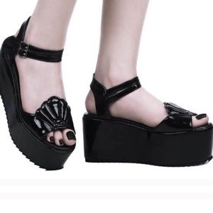 Sole of the siren platform sandals